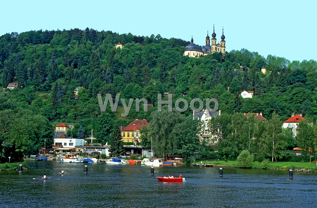 Main Wuerzburg Sportboothafen Seubert mit Kaeppele_2 km253,3.jpg - Würzburg, Sportboothafen Seubert unterhalb des Käppeles